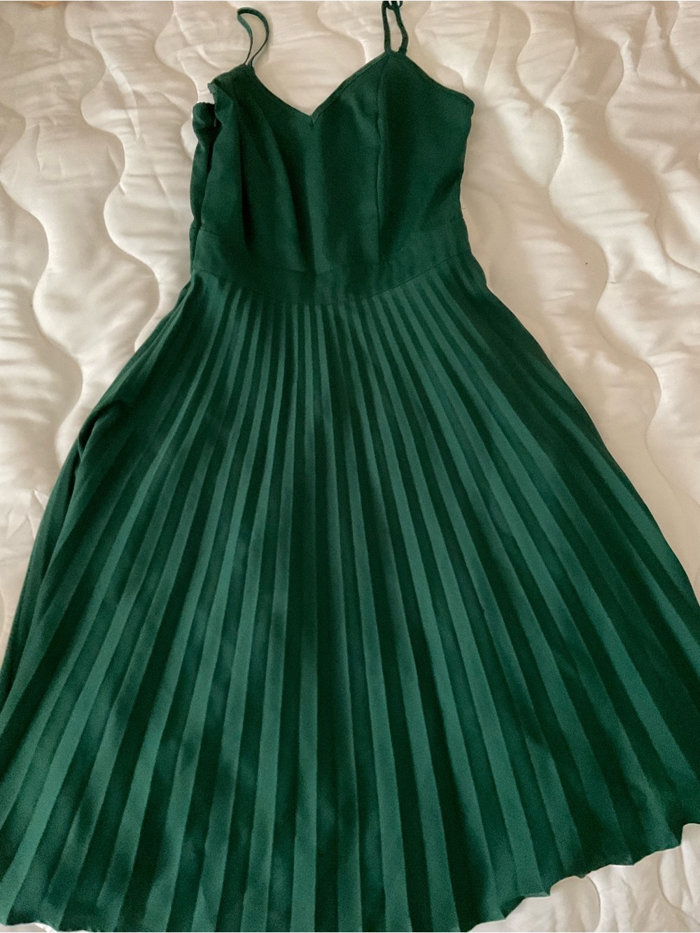 Sleeveless Pleated Midi Dress in Deep Green